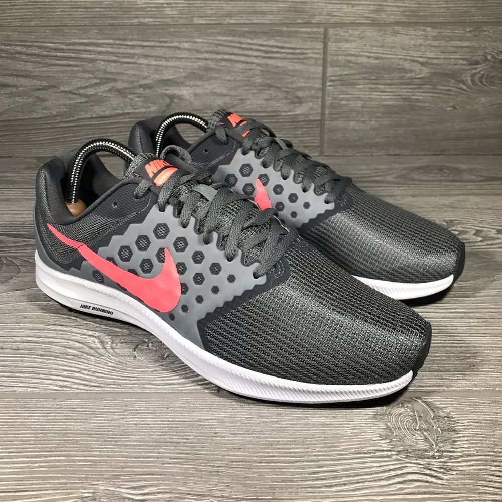 NEW Nike Downshifter 7 - Size 10